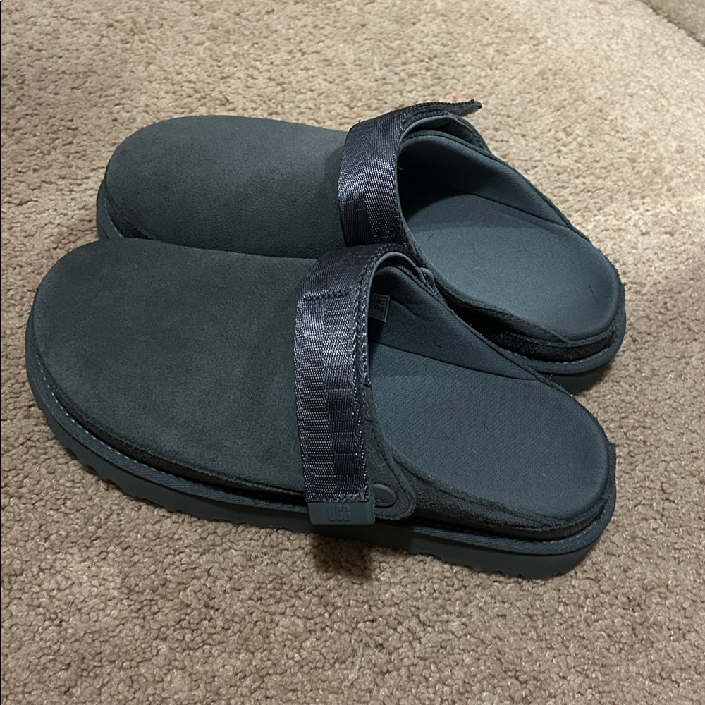 NWOT women’s size 9 Ugg Golden Star Clogs in Rainstorm color way